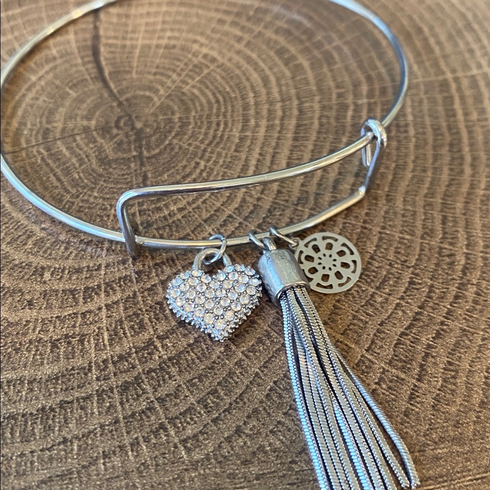 EUC Heart & Tassel Stretch Charm Bracelet